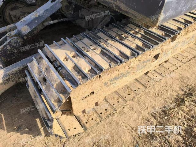 單側(cè)履帶整體（整機(jī)外觀）