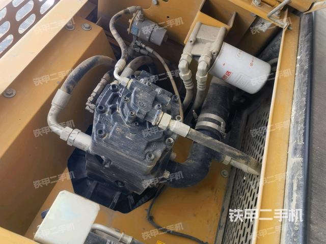 液壓泵艙室正面整體（整機(jī)外觀）