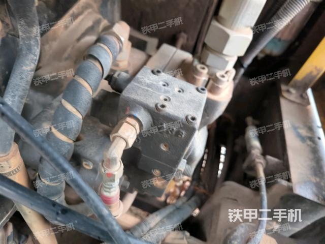 液壓泵艙室正面整體（整機(jī)外觀）