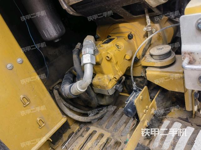 液壓泵艙室正面整體（整機(jī)外觀）