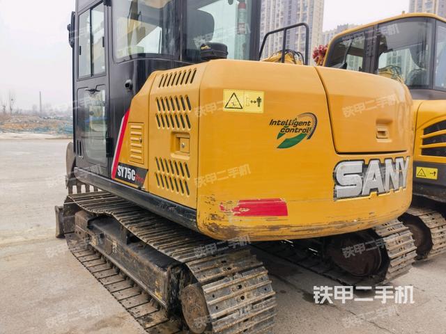 駕駛室頂部(整機(jī)外觀) 駕駛室頂部(整機(jī)外觀)