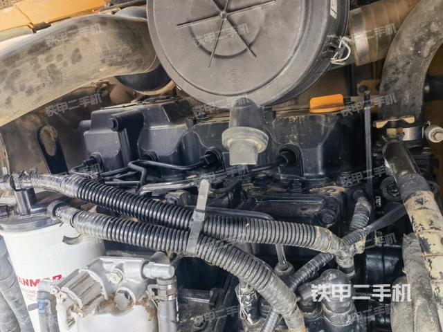 回轉(zhuǎn)馬達(dá)和主控閥（整機(jī)外觀）