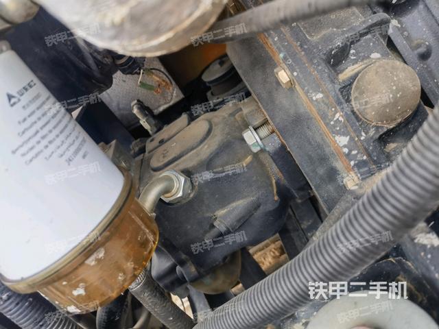 液壓泵艙室正面整體(整機(jī)外觀) 液壓泵艙室正面整體(整機(jī)外觀)