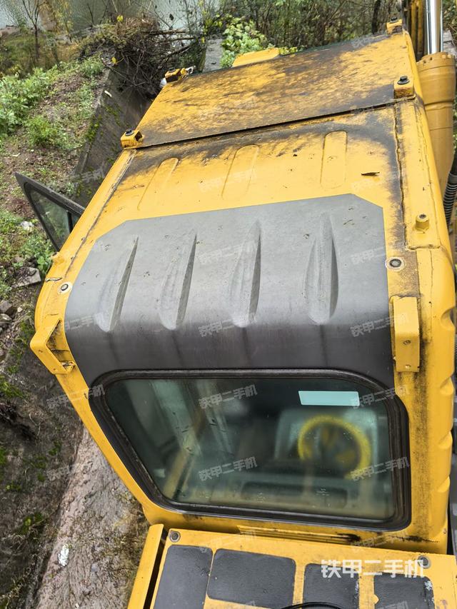 驾驶室顶部（整机外观）