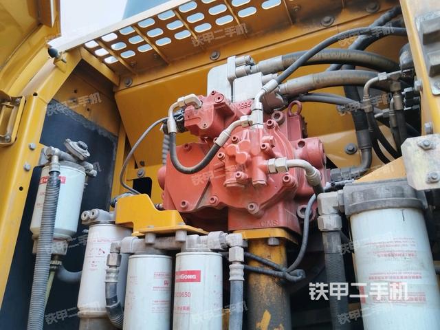 液壓泵艙室正面整體（整機(jī)外觀）