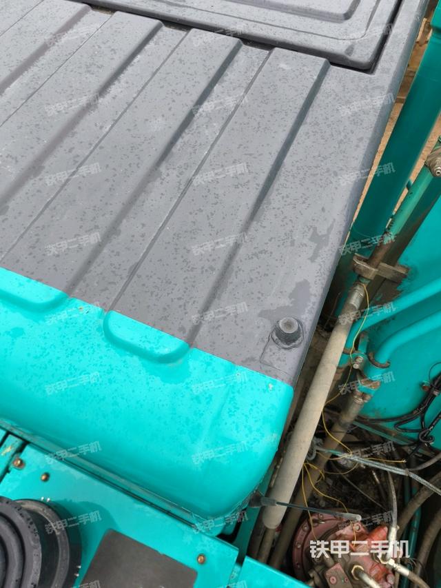 駕駛室頂部（整機外觀）