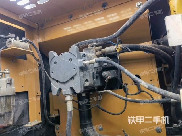 液壓泵艙室正面整體(整機(jī)外觀) 液壓泵艙室正面整體(整機(jī)外觀)