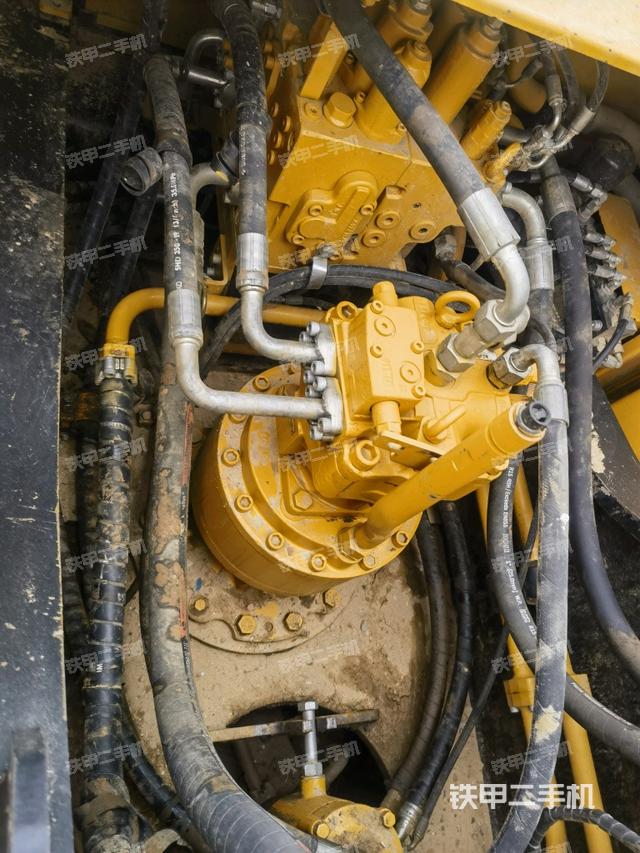 回轉(zhuǎn)馬達(dá)和主控閥(整機(jī)外觀) 回轉(zhuǎn)馬達(dá)和主控閥(整機(jī)外觀)