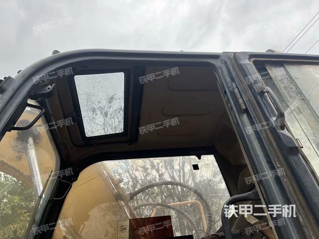 左后方玻璃角標(biāo)（駕駛室部分）