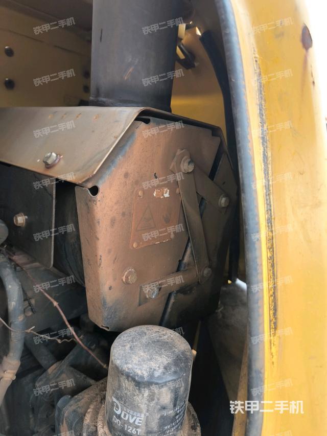 液壓泵艙室正面整體(整機(jī)外觀) 液壓泵艙室正面整體(整機(jī)外觀)