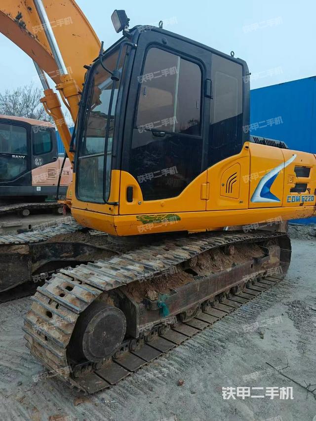 駕駛室整體（整機外觀）