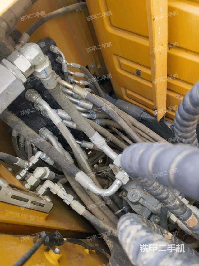 回轉(zhuǎn)馬達和主控閥（整機外觀）