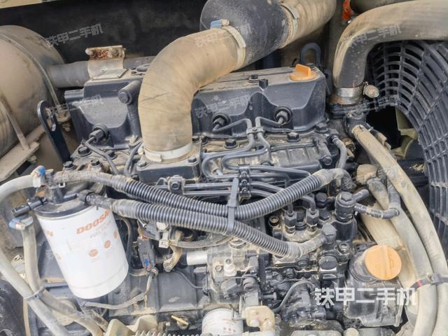 回轉(zhuǎn)馬達和主控閥（整機外觀）