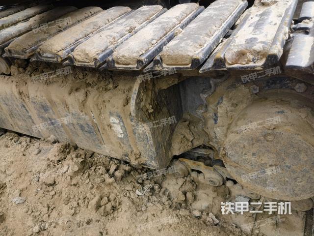 單側(cè)履帶整體(整機(jī)外觀) 單側(cè)履帶整體(整機(jī)外觀)