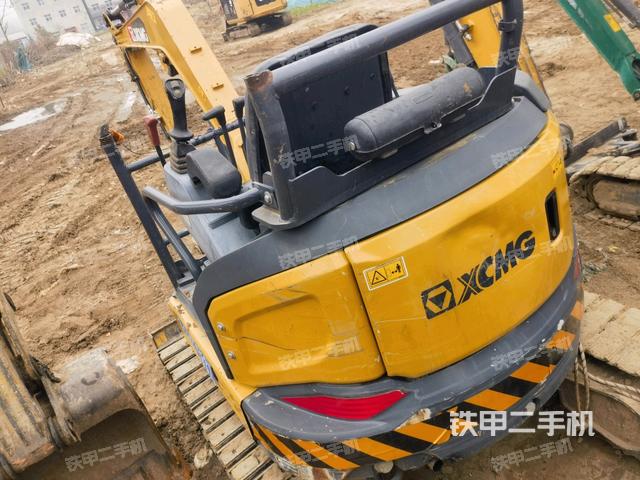 駕駛室頂部（整機外觀）