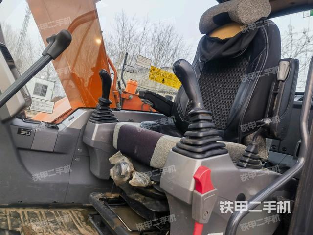 駕駛室整體（整機外觀）