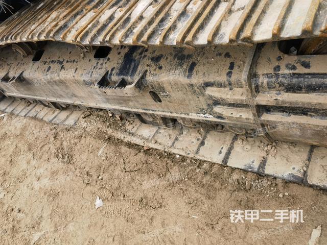 單側(cè)履帶整體(整機外觀) 單側(cè)履帶整體(整機外觀)