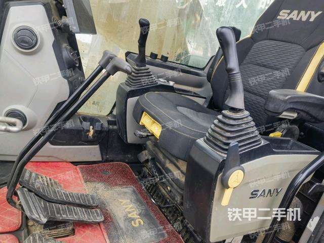 駕駛室整體（整機(jī)外觀）