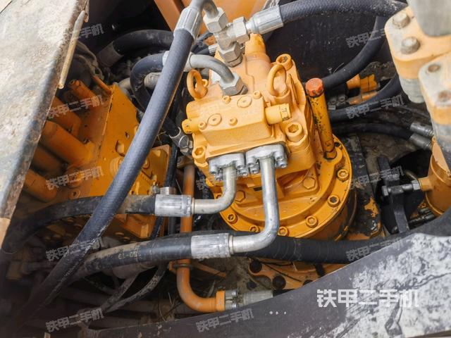 回轉(zhuǎn)馬達(dá)和主控閥(整機(jī)外觀) 回轉(zhuǎn)馬達(dá)和主控閥(整機(jī)外觀)