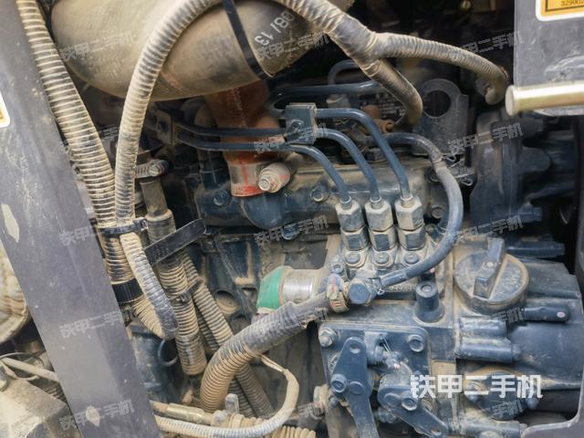 液壓泵艙室正面整體(整機(jī)外觀) 液壓泵艙室正面整體(整機(jī)外觀)