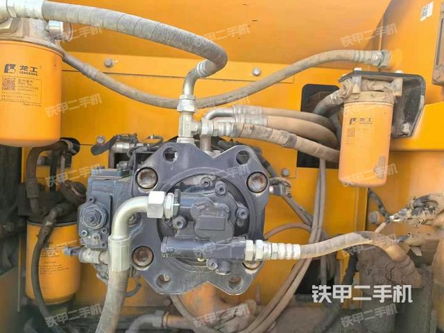 液壓泵艙室正面整體(整機(jī)外觀) 液壓泵艙室正面整體(整機(jī)外觀)