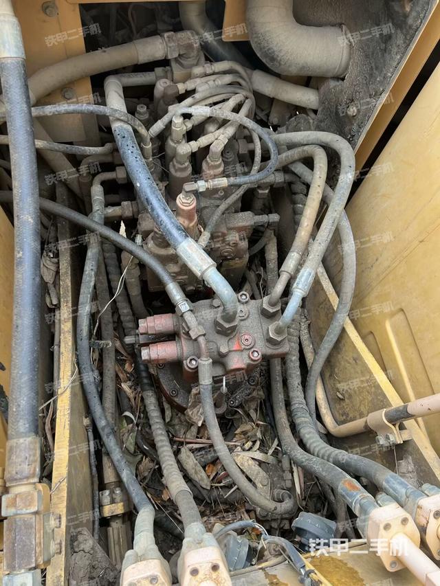 回轉(zhuǎn)馬達(dá)（上車部件）