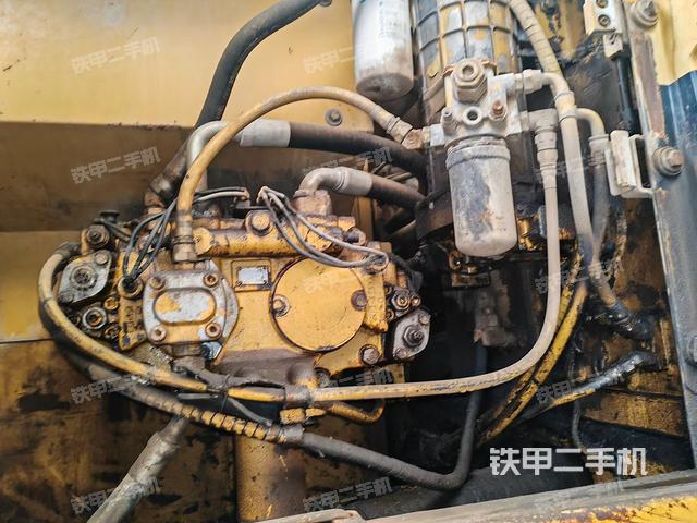 液壓泵艙室正面整體(整機(jī)外觀) 液壓泵艙室正面整體(整機(jī)外觀)