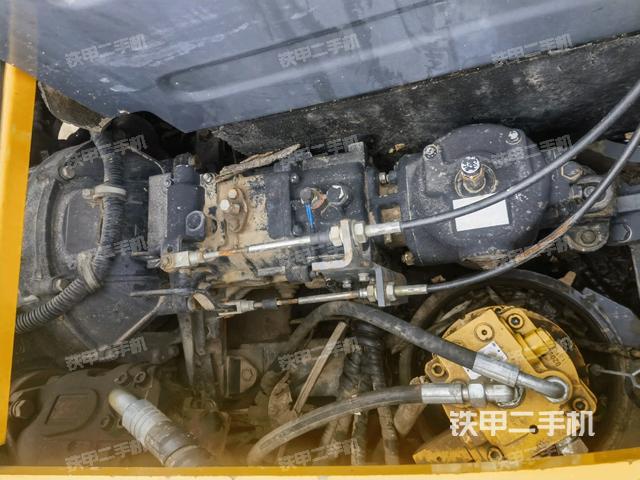 液壓泵艙室正面整體(整機(jī)外觀) 液壓泵艙室正面整體(整機(jī)外觀)