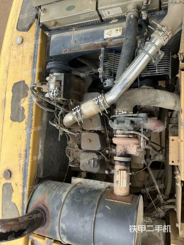 發(fā)動(dòng)機(jī)室（上車部件）