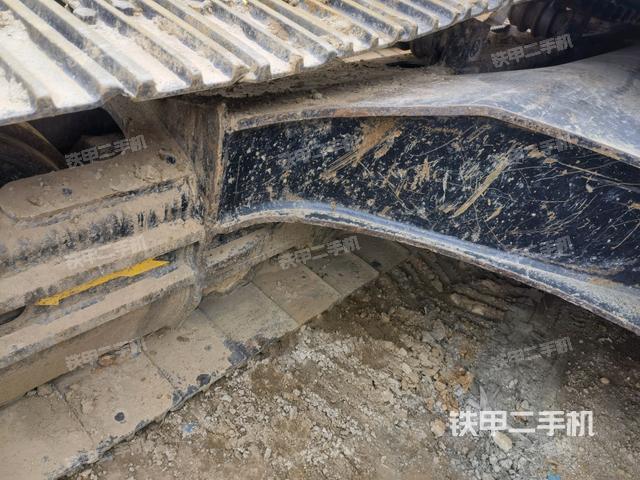 單側(cè)履帶整體(整機(jī)外觀) 單側(cè)履帶整體(整機(jī)外觀)