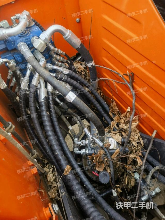 回轉(zhuǎn)馬達和主控閥（整機外觀）