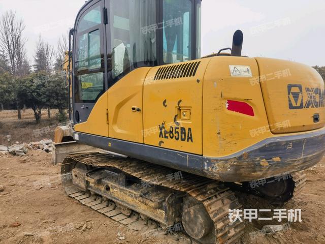 駕駛室頂部（整機外觀）