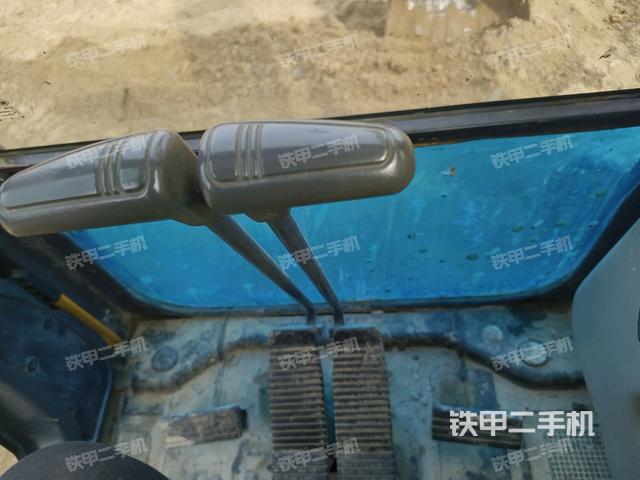 后窗玻璃角標(biāo)(駕駛室部分) 后窗玻璃角標(biāo)(駕駛室部分)