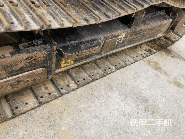 單側(cè)履帶整體(整機(jī)外觀) 單側(cè)履帶整體(整機(jī)外觀)