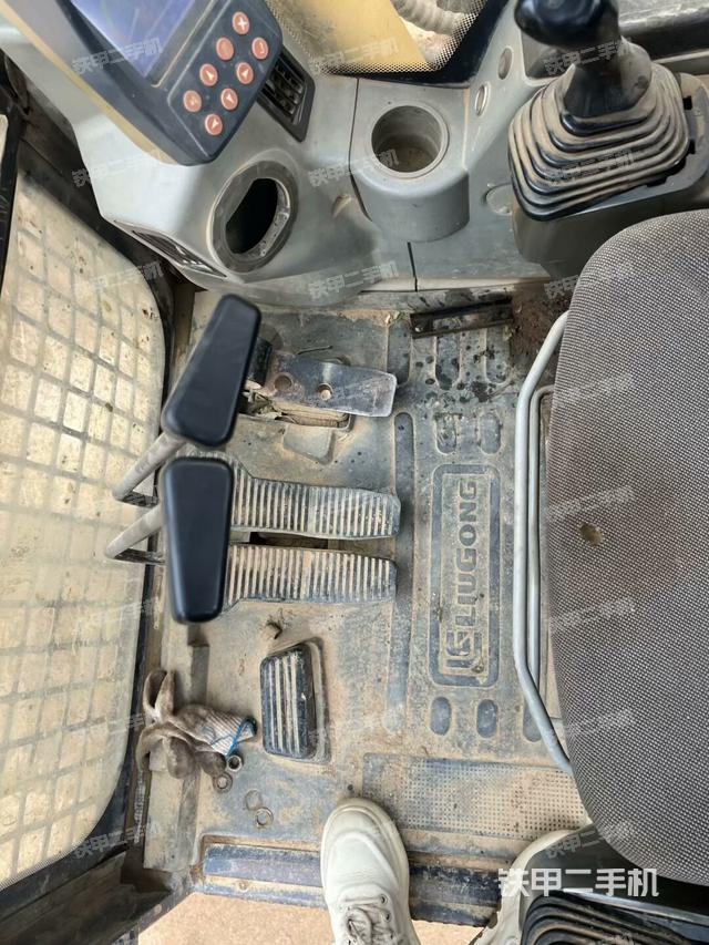 座椅左側(cè)控制臺(tái)/音響/含左手柄（駕駛室部分）