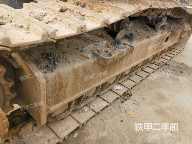 單側(cè)履帶整體(整機外觀) 單側(cè)履帶整體(整機外觀)