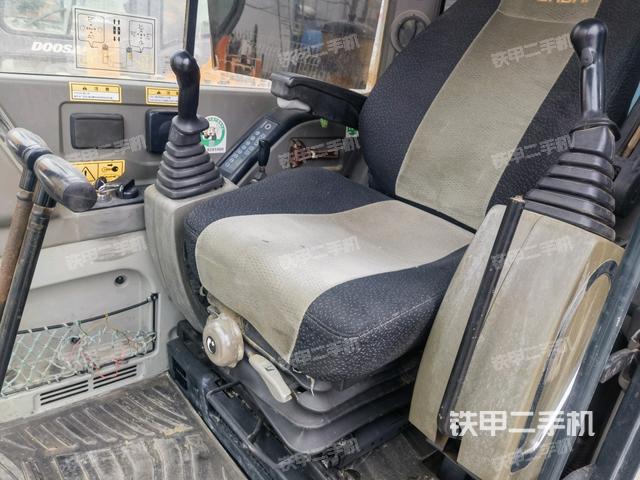 駕駛室整體（整機(jī)外觀）