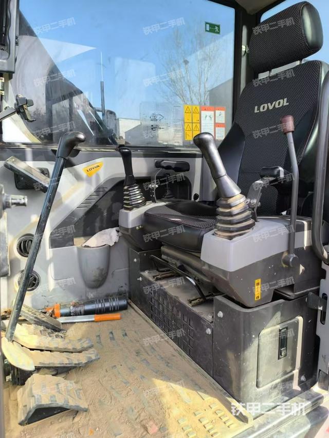 駕駛室整體（整機(jī)外觀）