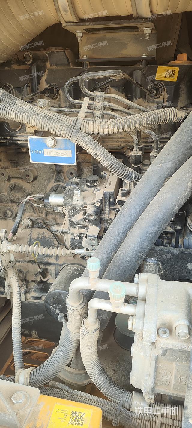 液壓泵艙室正面整體(整機(jī)外觀) 液壓泵艙室正面整體(整機(jī)外觀)