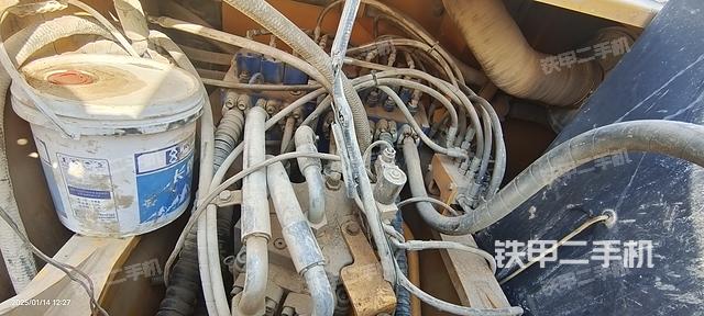 回转马达和主控阀（整机外观）