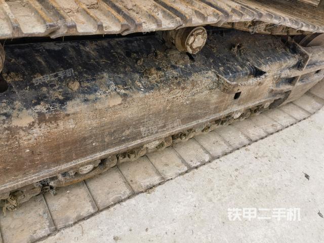 單側(cè)履帶整體(整機(jī)外觀) 單側(cè)履帶整體(整機(jī)外觀)