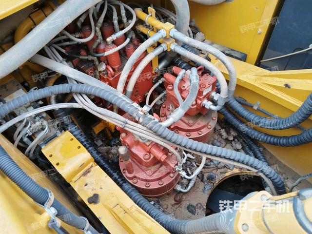 回轉(zhuǎn)馬達(dá)和主控閥（整機(jī)外觀）