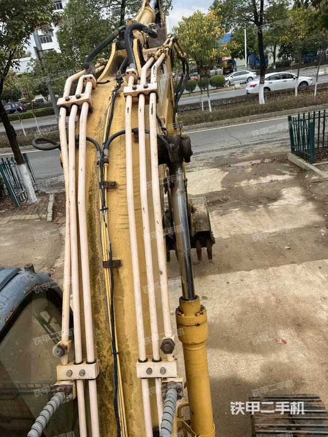 大臂背部俯視（工作和回轉(zhuǎn)裝置）