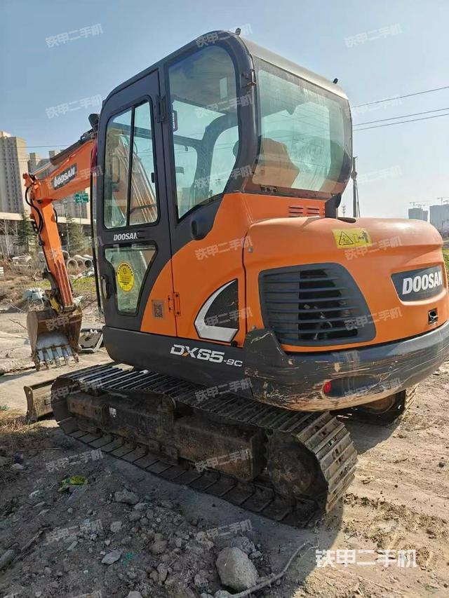 駕駛室整體（整機外觀）