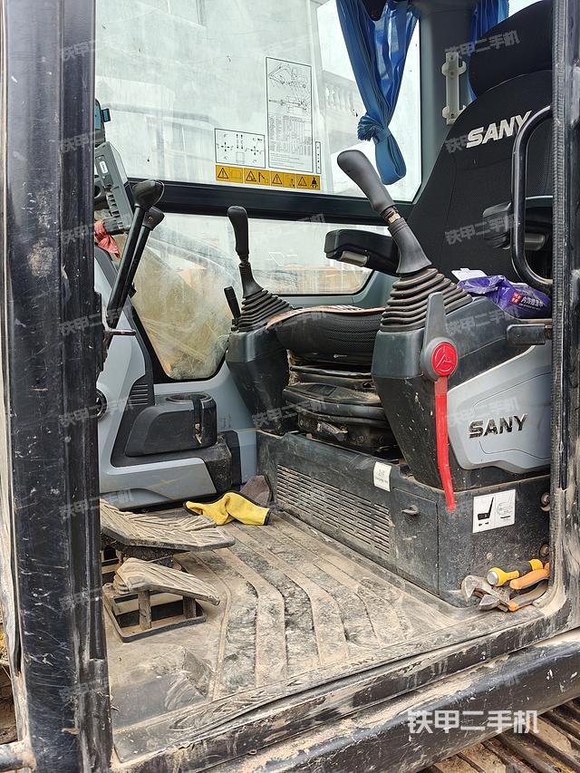 驾驶室整体（整机外观）