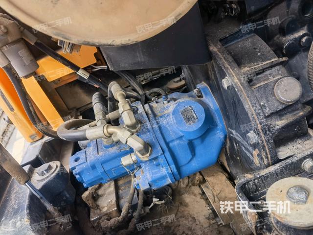 液壓泵艙室正面整體（整機(jī)外觀）