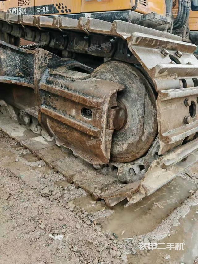 單側(cè)履帶整體(整機(jī)外觀) 單側(cè)履帶整體(整機(jī)外觀)