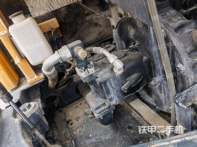 液壓泵艙室正面整體（整機(jī)外觀）