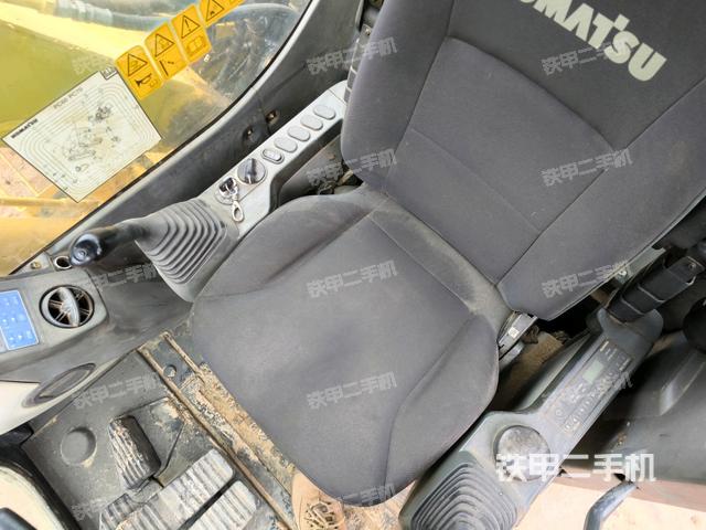 駕駛室整體(整機(jī)外觀) 駕駛室整體(整機(jī)外觀)