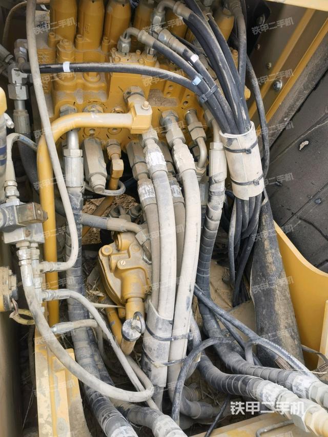 回轉(zhuǎn)馬達和主控閥（整機外觀）